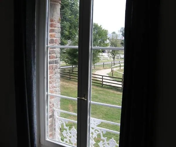 Manoir Du Taillis Bed and Breakfast Heugon